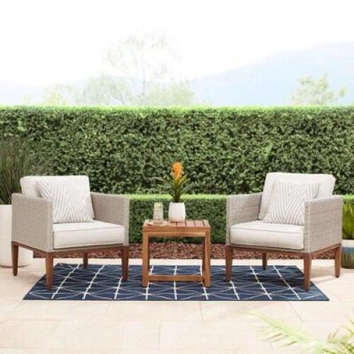 DESCRIPTION: (1) CHAT SET BRAND/MODEL: GARDENS DAVENPORT INFORMATION: WHITE AND GRAY RETAIL$: $498.00 TOTAL SIZE: 3-PIECE QTY: 1