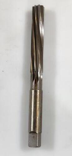 DESCRIPTION: (1) HSS RHC HAND REAMER BRAND/MODEL: VC 02220606 RETAIL$: 160.42 SIZE: 15/16" 5-1/8" FLUTE LENGTH QTY: 1