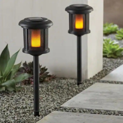 DESCRIPTION: 2CT PACK OF SOLAR BLACK OUTDOOR INTEGRATED LED FLICKER FLAME PATH LILGHTS (WEATHER/WATER/RUST RESISTANT) BRAND/MODEL: HAMPTON BAY RETAIL: