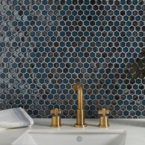 DESCRIPTION: 9 SQFT OF MERMAID LAGOON BLUE HEXAGON GLOSS GLASS WALL MOSAIC TILE BRAND/MODEL: JEFFREY COURT RETAIL: $20.27/SQFT LOCATION: SHOWROOM 1 QT