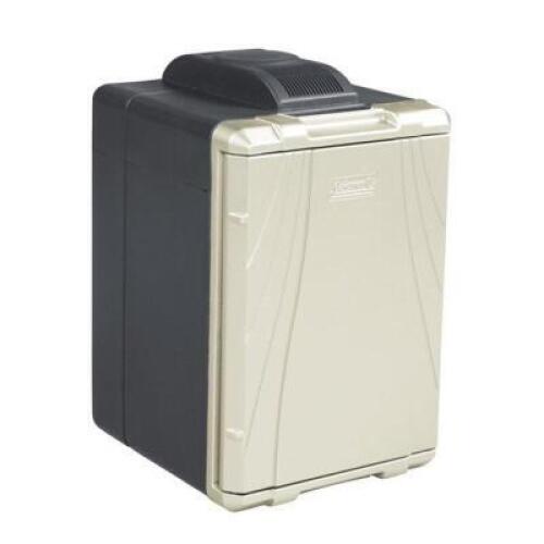 DESCRIPTION: POWERCHILL THERMOELECTRIC ICELESS COOLER BRAND/MODEL: COLEMAN RETAIL: $129.99 LOCATION: SHOWROOM 1 QTY: 1