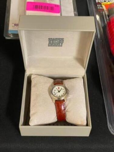 DESCRIPTION: WOMENS SWISS ARMY WATCH LOCATION: SHOWROOM 1 QTY: 1