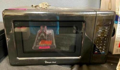 DESCRIPTION: COUNTERTOP LOW WATT MICROWAVE OVEN BRAND/MODEL: MAGIC CHEF INFORMATION: SCRATCH AND DENT LOCATION: SHOWROOM 1 QTY: 1
