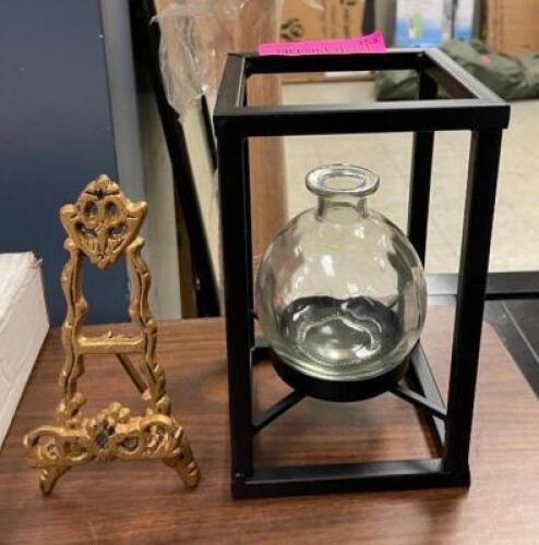 DESCRIPTION: OIL DIFFUSER AND MINI DESK EASEL LOCATION: SHOWROOM 1 QTY: 1