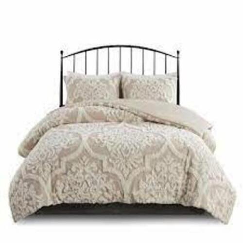 DESCRIPTION: (1) 3-PIECE COMFORTER SET BRAND/MODEL: MADISON PARK #MP10-7102 INFORMATION: TAN/WHITE RETAIL$: $124.55 EA SIZE: FULL/QUEEN QTY: 1