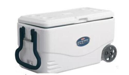 DESCRIPTION (1) OFFSHORE PRO SERIES MARINE WHEELED COOLER BRAND/MODEL COLEMAN #4047706 ADDITIONAL INFORMATION RETAILS FOR $120.00 SIZE 82 QT THIS LOT