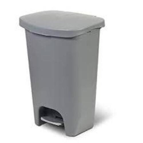 DESCRIPTION: (2) STEP TRASH CAN BRAND/MODEL: GLAD INFORMATION: GREY RETAIL$: 20.00 EACH SIZE: 13 GAL QTY: 2