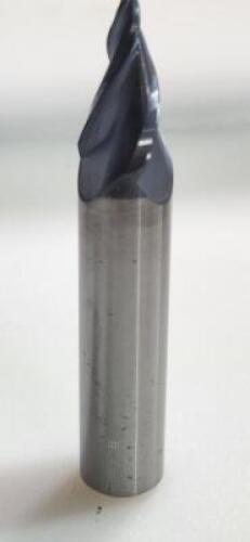 DESCRIPTION: (2) SOLID CARBIDE 15 DEG PER SIDE TAPERED SQ END MILL BRAND/MODEL: SECO 43361120 RETAIL$: $ 241.00 EA SIZE: 2.5mm SMALL END DIA QTY: 2