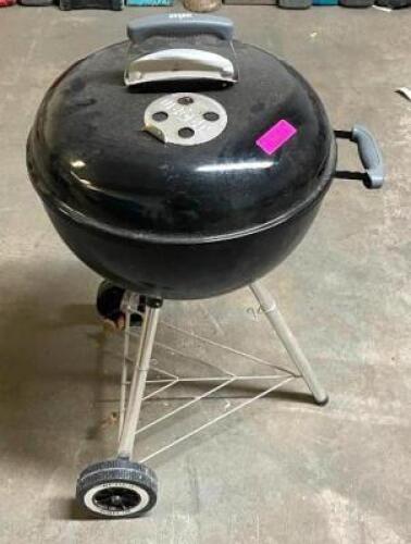 DESCRIPTION: WEBER CHARCOAL GRILL LOCATION: SHOWROOM #2 QTY: 1