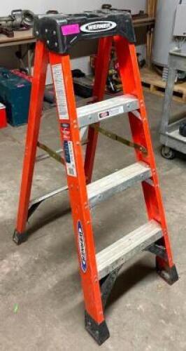 DESCRIPTION: WERNER 4 FT FIBERGLASS STEP LADDER LOCATION: SHOWROOM #2 QTY: 1