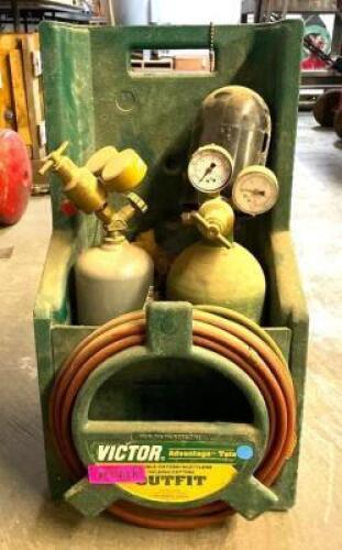 DESCRIPTION: VICTOR ACETYLENE/OXYGEN PORTABLE WELDING TORCH CADDY WITH TANKS INCLUDED BRAND/MODEL: VICTOR LOCATION: SHOWROOM #2 QTY: 1