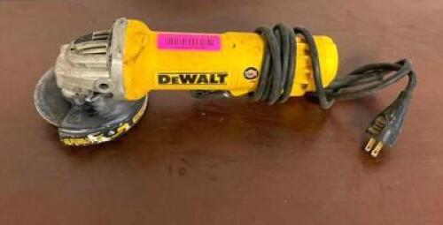 DESCRIPTION: DEWALT 4-1/2" CORDED ANLE GRINDER BRAND/MODEL: DEWALT LOCATION: SHOWROOM #2 QTY: 1