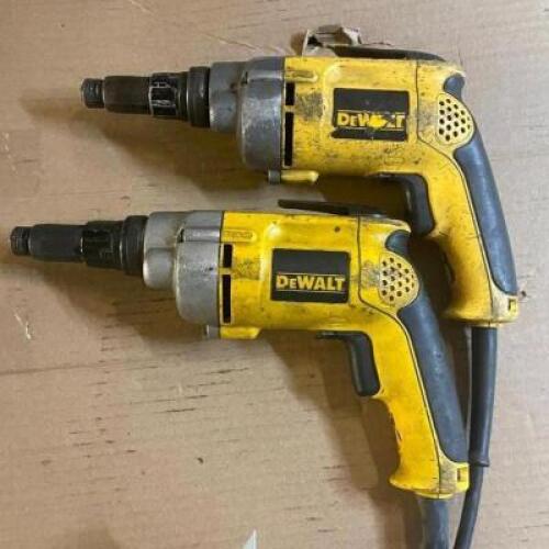 DESCRIPTION: (2) DEWALT VSR VERSA CLUTCH SCREWDRIVER BRAND/MODEL: DEWALT LOCATION: SHOWROOM #2 QTY: 2