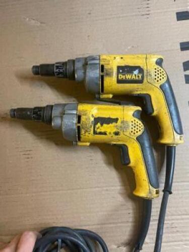 DESCRIPTION: (2) DEWALT VSR VERSA CLUTCH SCREWDRIVER BRAND/MODEL: DEWALT LOCATION: SHOWROOM #2 QTY: 2