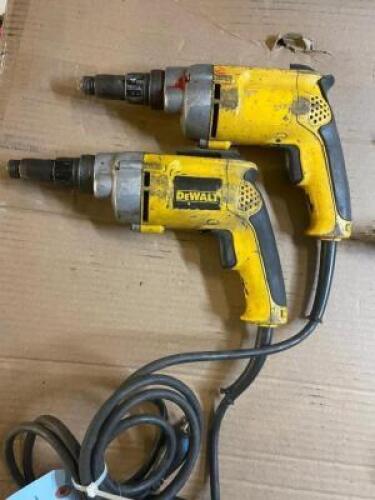 DESCRIPTION: (2) DEWALT VSR VERSA CLUTCH SCREWDRIVER BRAND/MODEL: DEWALT LOCATION: SHOWROOM #2 QTY: 2