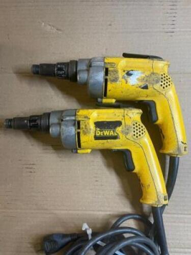 DESCRIPTION: (2) DEWALT VSR VERSA CLUTCH SCREWDRIVER BRAND/MODEL: DEWALT LOCATION: SHOWROOM #2 QTY: 2
