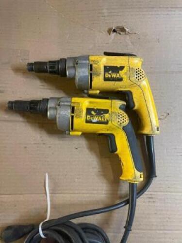 DESCRIPTION: (2) DEWALT VSR VERSA CLUTCH SCREWDRIVER BRAND/MODEL: DEWALT LOCATION: SHOWROOM #2 QTY: 2