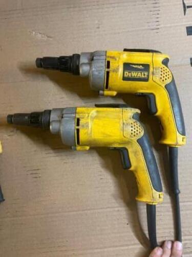 DESCRIPTION: (2) DEWALT VSR VERSA CLUTCH SCREWDRIVER BRAND/MODEL: DEWALT LOCATION: SHOWROOM #2 QTY: 2