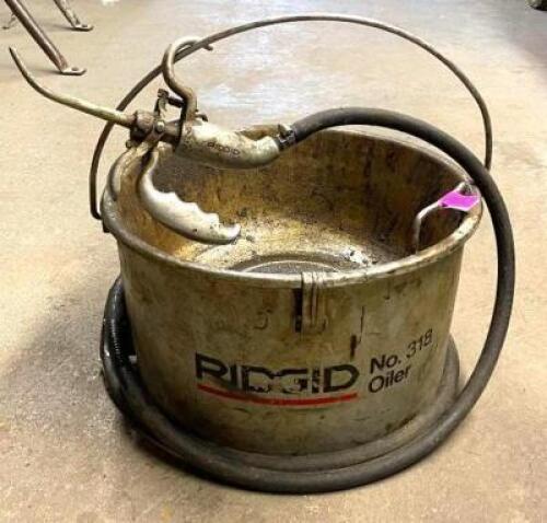 DESCRIPTION: RIDGID 318 HANDHELD OILER BRAND/MODEL: RIDGID 318 LOCATION: SHOWROOM #2 QTY: 1