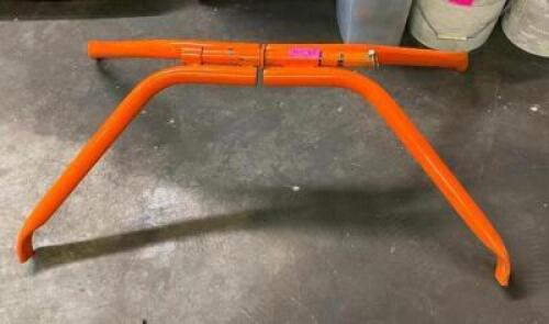 DESCRIPTION: METAL STAND LOCATION: SHOWROOM 2 QTY: 1