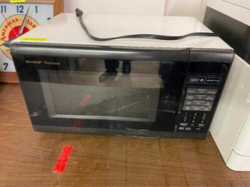 DESCRIPTION: SHARP CAROUSEL MICROWAVE BRAND / MODEL: SHARP LOCATION: SHR2 QTY: 1
