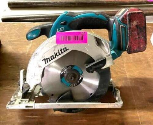 DESCRIPTION: 6-1/2" 18V CIRCULAR SAW BRAND/MODEL: MAKITA XSS02 LOCATION: SHOWROOM 2 QTY: 1