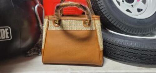 DESCRIPTION: BABBOO HANDLE SATCHEL BAG BRAND/MODEL: SKYE STRAW INFORMATION: COGNAC RETAIL$: $60.00 EA QTY: 1