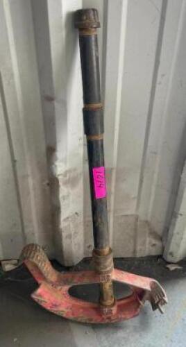 DESCRIPTION: PIPE BENDER LOCATION: BREEZEWAY QTY: 1
