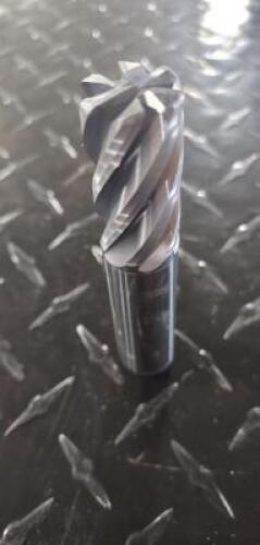 DESCRIPTION (2) HTC SOLID CARBIDE 6-FLUTE SQUARE END MILL BRAND/MODEL HTC/792-6750 ADDITIONAL INFORMATION RETAIL $ 92.02, ALTIN COATED 3/4 SQUARE END