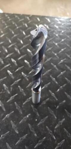 DESCRIPTION (2) SUMITOMO ELECTRIC 1/2" SOLID CARBIDE JOBBER DRILL BRAND/MODEL MDW1500HGS5S ADDITIONAL INFORMATION RETAIL $ 295.53 SIZE 6.5" OAL THIS L