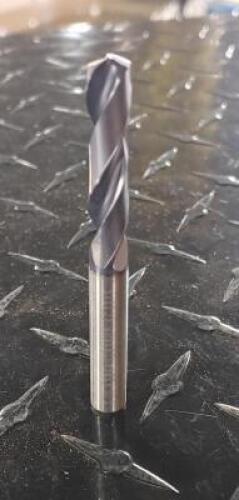 DESCRIPTION (6) KENNAMETAL 3XD SOLID CARBIDE DRILL BRAND/MODEL B221A07938HP ADDITIONAL INFORMATION RETAIL $ 145.97 EACH SIZE 5/16" DIA THIS LOT IS SOL