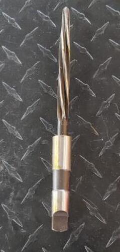 DESCRIPTION (1) DORMER HSS TAPER SHANK SPIRAL FLUTE BRIDGE REAMER BRAND/MODEL 181249 ADDITIONAL INFORMATION RETAIL $ 68.50 SIZE 7/16" THIS LOT IS ONE