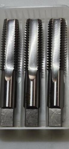 DESCRIPTION: (1) HSS MACHINE AND FRACTION HAND TAP SET BRAND/MODEL: DRILL AMERICA T/A54926 RETAIL$: 123.17 SIZE: 1"-8 QTY: 1