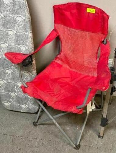 FOLDING LAWN CHAIR