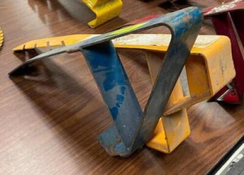 (2) - 90 DEGREE FIXED ROOF BRACKETS