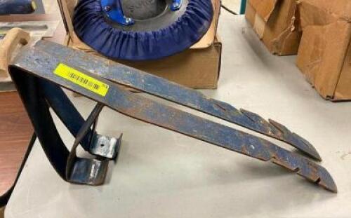 (2) - 90 DEGREE FIXED ROOF BRACKETS
