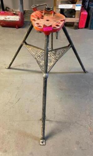 RIDGID 1/8" TO 6" CAPACITY PORTABLE TRISTAND CHAIN PIPE VISE