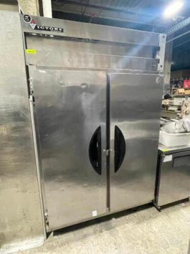 DESCRIPTION: VICTORY TWO DOOR COMMERCIAL REACH IN COOLER. MISSING SHELVING. BRAND / MODEL: VICTORY VR-2 ADDITIONAL INFORMATION 115 VOLT, 1 PHASE, SELL