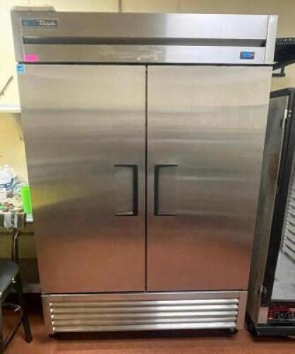 DESCRIPTION: 2018 TWO DOOR TRUE REACH IN COOLER BRAND / MODEL: TRUE T-49-HC 