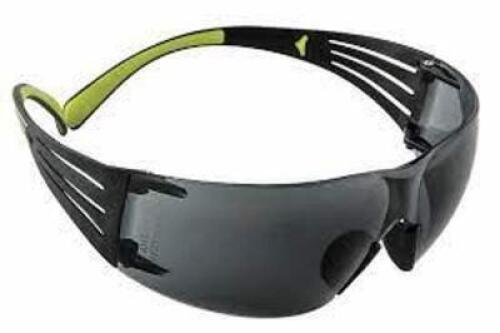 DESCRIPTION: (1) BOX OF (20) PAIRS OF ANTI-FOG AND ANTI-SCRATCH SAFETY GLASSES BRAND/MODEL: 3M #20KL04 INFORMATION: BLACK WITH GREEN RETAIL$: $5.74 PE