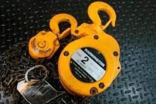 DESCRIPTION: (1) CHAIN HOIST BRAND/MODEL: HARRINGTON/CF4-171 INFORMATION: CAPACITY: 2 TON/YELLOW RETAIL$: 695.00 SIZE: 10'HOIST LIFT X 1/4"HOOK OPENIN