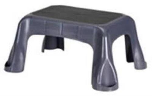 DESCRIPTION: (1) STEP STOOL BRAND/MODEL: RUBBERMAID INFORMATION: PLASTIC GRAY RETAIL$: $38.41 EA SIZE: 300 LB CAP 1 STEP QTY: 1