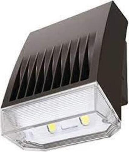 DESCRIPTION: (1) WALL MOUNT REFRACTIVE LENS BRAND/MODEL: CROSSTOUR MAXX RETAIL$: $464.30 EA QTY: 1