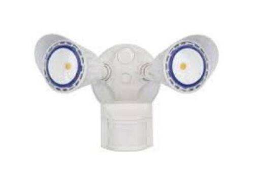 DESCRIPTION: (1) LED SECURITY LIGHT BRAND/MODEL: WESTGATE INFORMATION: WHITE RETAIL$: $61.99 EA SIZE: 20 W QTY: 1