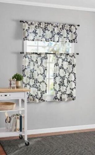 DESCRIPTION: (1) 3 PIECE SET OF KITCHEN WINDOW CURTAIN BRAND/MODEL: MAINSTAYS INFORMATION: BLACK AND CREAM FLORAL RETAIL$: $10.00 EA SIZE: 56X36 QTY: