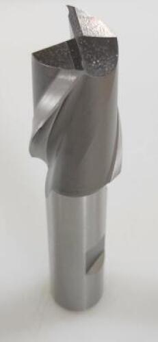 DESCRIPTION: (2) HSS SQ END MILL BRAND/MODEL: HERTEL 41116302 RETAIL$: 54.88 SIZE: 7/8" 1-1/2" LOC 5/8" SD QTY: 2