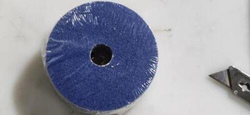 DESCRIPTION: (1) PACK OF (25) BLUEFIRE 36 GRIT FIBER DISC BRAND/MODEL: NORTON F826P RETAIL$: $90,00 SIZE: 7" 7/8" MOUNTING HOLE QTY: 1