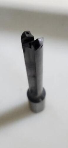 DESCRIPTION: (1) INDEXABLE STRAIGHT FLUTE SPADE DRILL BRAND/MODEL: ALLIED MACHINE 25000-075L RETAIL$: 233.95 SIZE: 33/64 TO 11/16" DIA QTY: 1