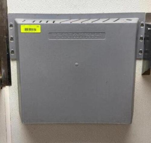 18" PLASTIC WALL MOUNTED KNIFE RACK