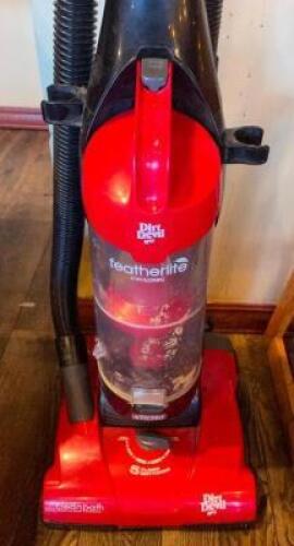 DIRT DEVIL EXPRESS VACUUM CLEANER